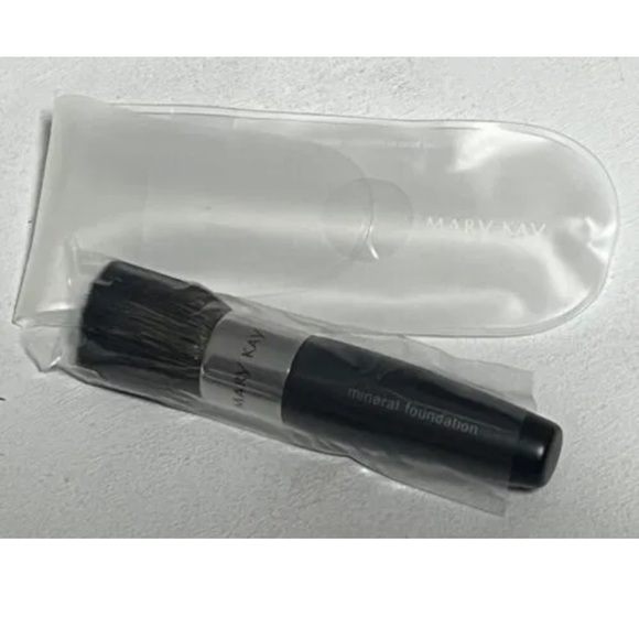 Mary Kay Brush For Foundation Mineral Powder - Picture 2 of 4